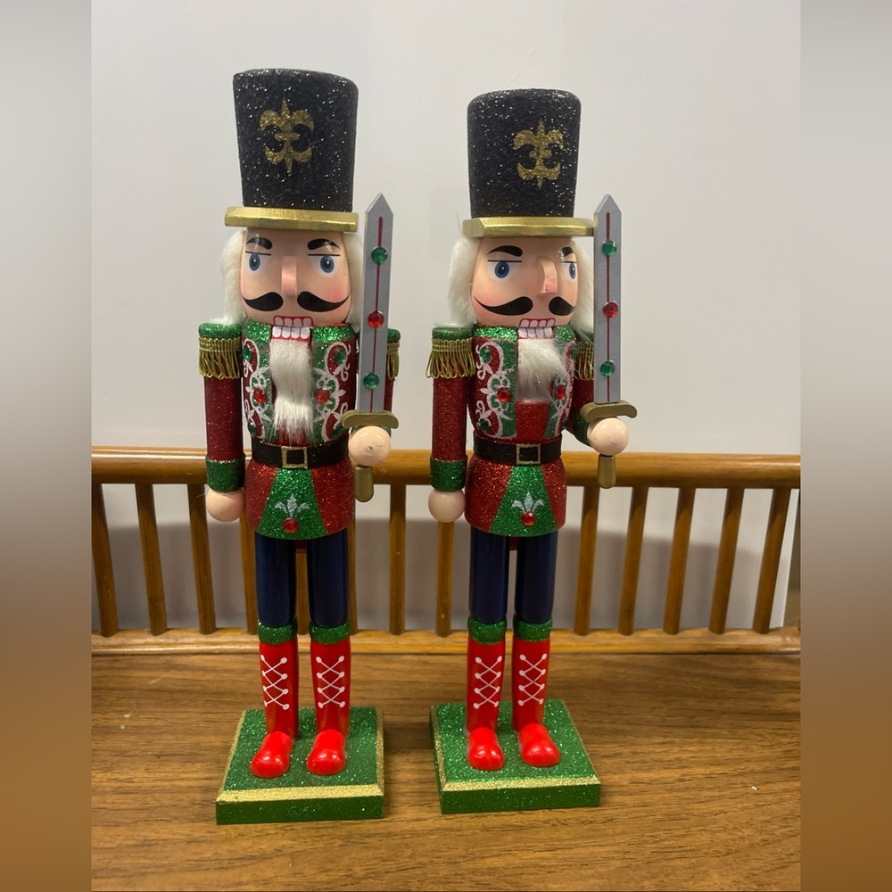Christmas Nutcrackers, Matching Pair 15” tall Global International Set Of 2